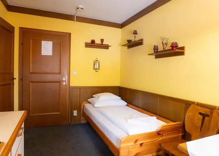 Haus Anna Appartementhaus 아파트 바트키르히하임